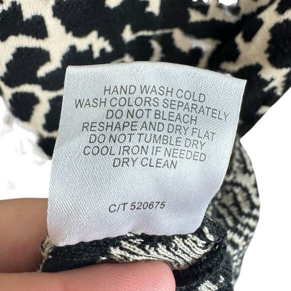 Just Taylor Anthro Black Cream 3/4 Sleeve Fit Flare Knee Length Sweater Dress L - Picture 8 of 8